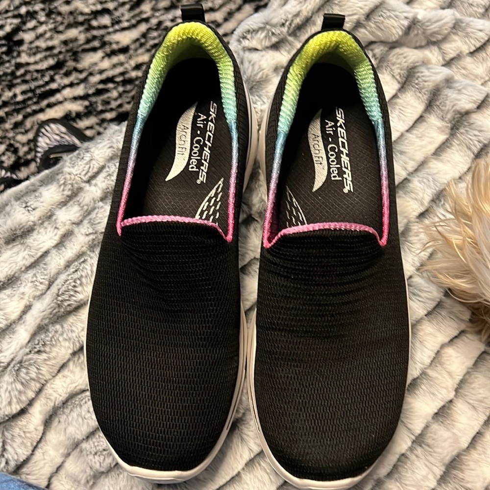 Sketchers air cooled, arch fit shoes, never worn quick shipping